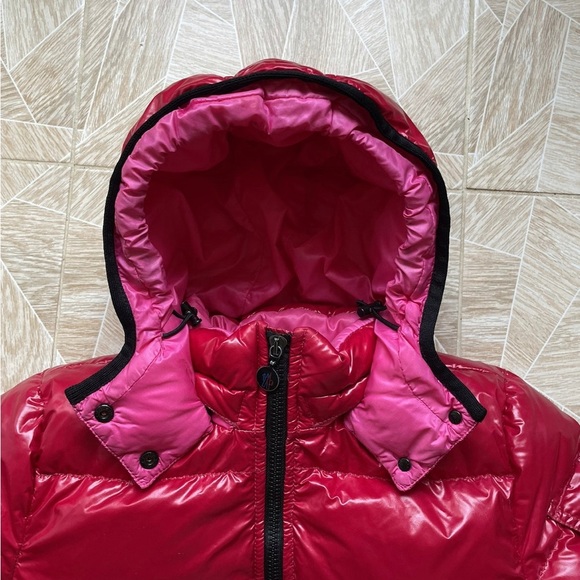 Luxury Moncler Red Woman's Down Jackets
Condition: Very Good
Size: 1(S) - Picture 6 of 10